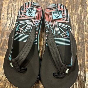 Reef kids Black Flip Flops with Coral & Teal Palm Graphic size 4/5